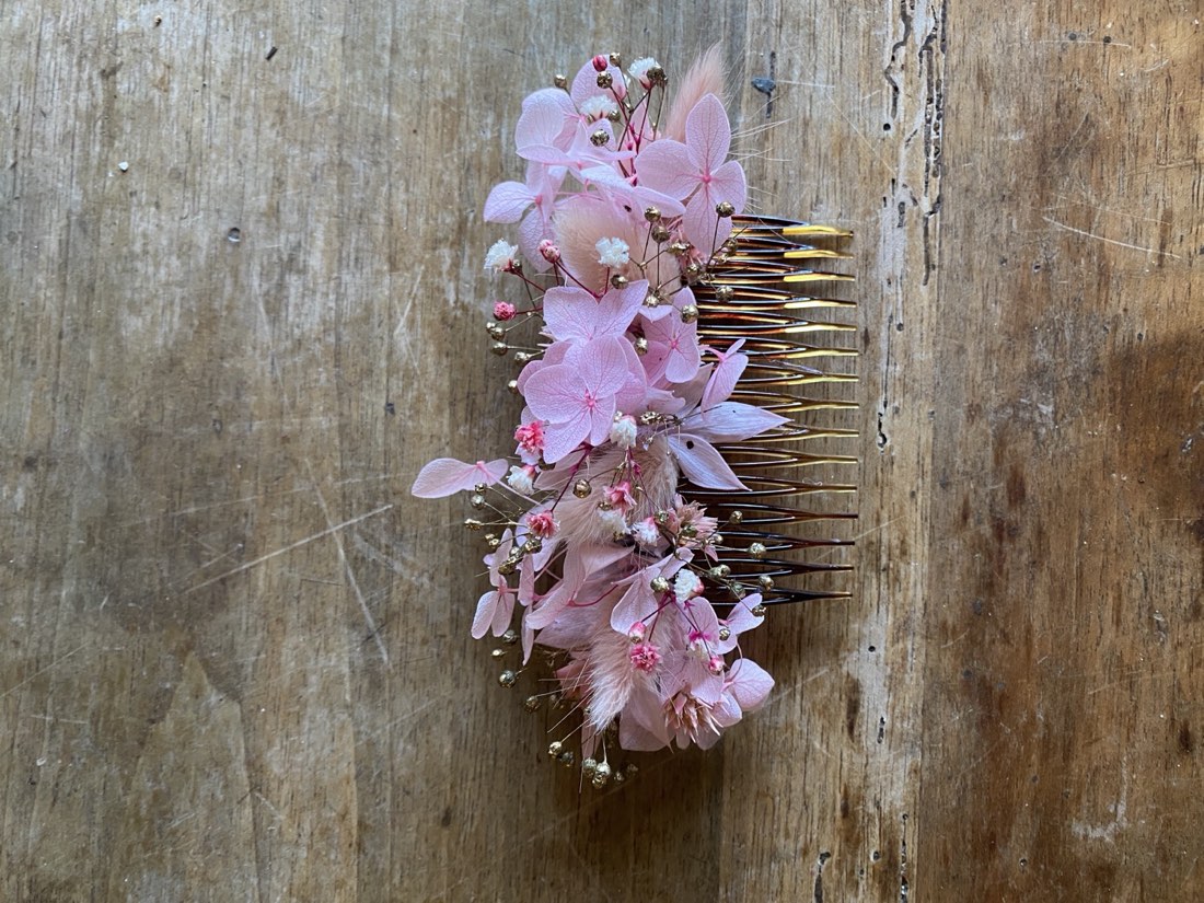 Peigne fleuri