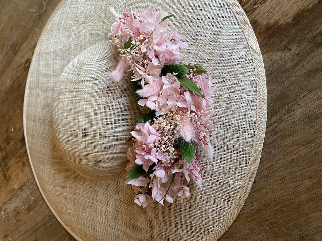 Couronne fleurie de chapeau